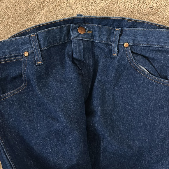Wrangler Men’s Jeans, Size 38x30 - Picture 3 of 4